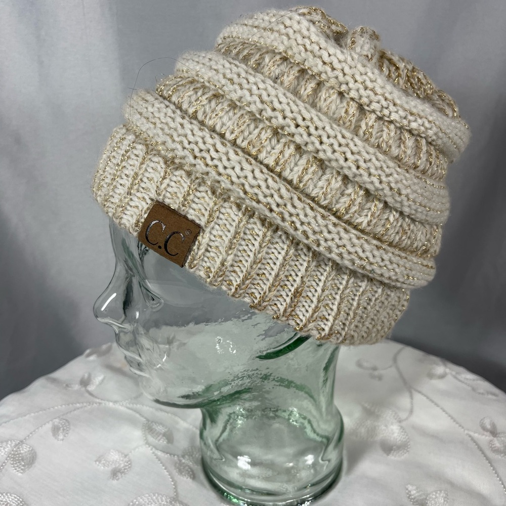 CC Exclusive Women’s Ivory Gold Knit Beanie Winter Hat Toboggan NWOT